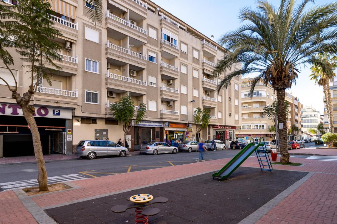Apartamento Caballero De Rodas Torrevieja Luaran gambar